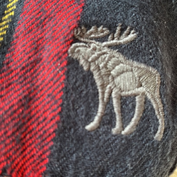 16” x 78” plaid scarf A&F - Picture 2 of 5